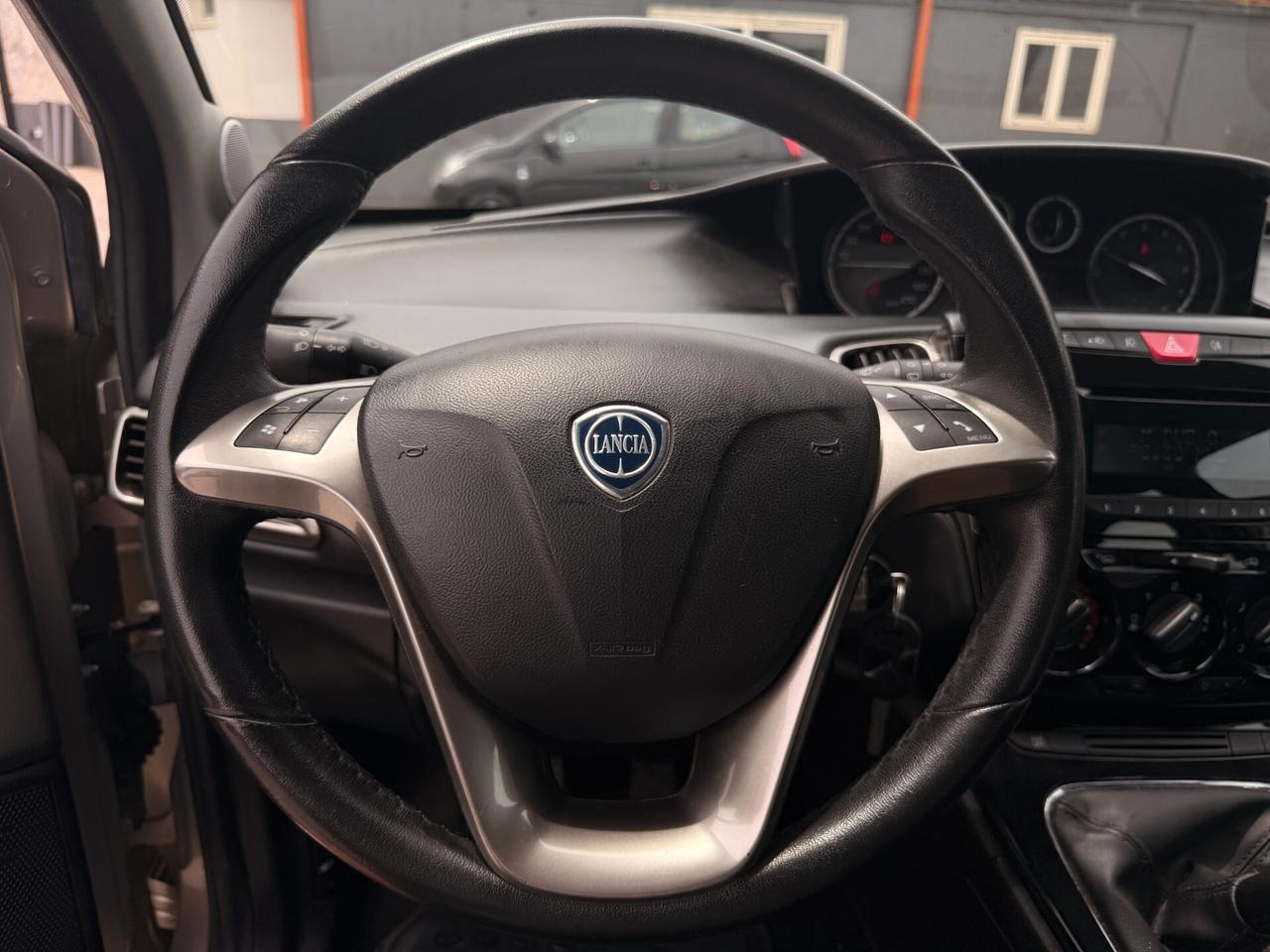 Lancia Ypsilon 1.2 69 CV 5 porte S&S Gold