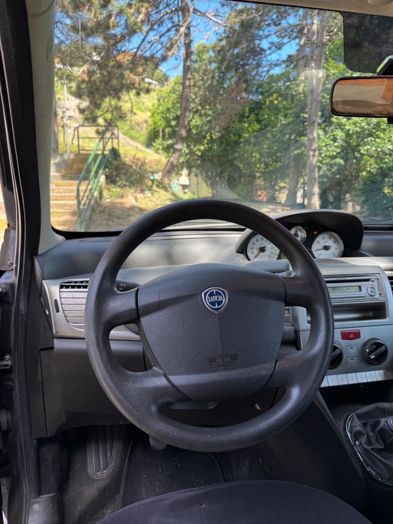 Lancia Ypsilon 1.2 Platino