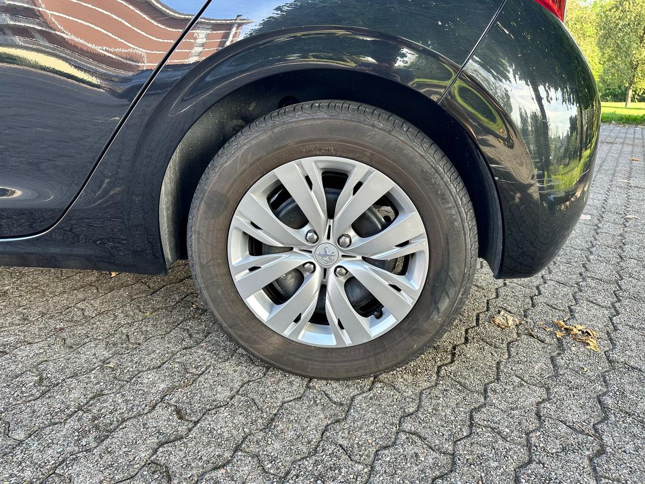 Peugeot 208 Allure 1.4 95 VTI #6873