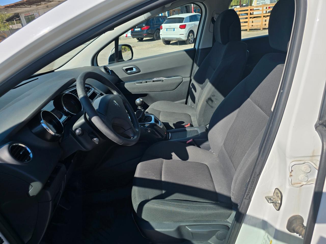 Peugeot 5008 1.6 HDi 115CV Active
