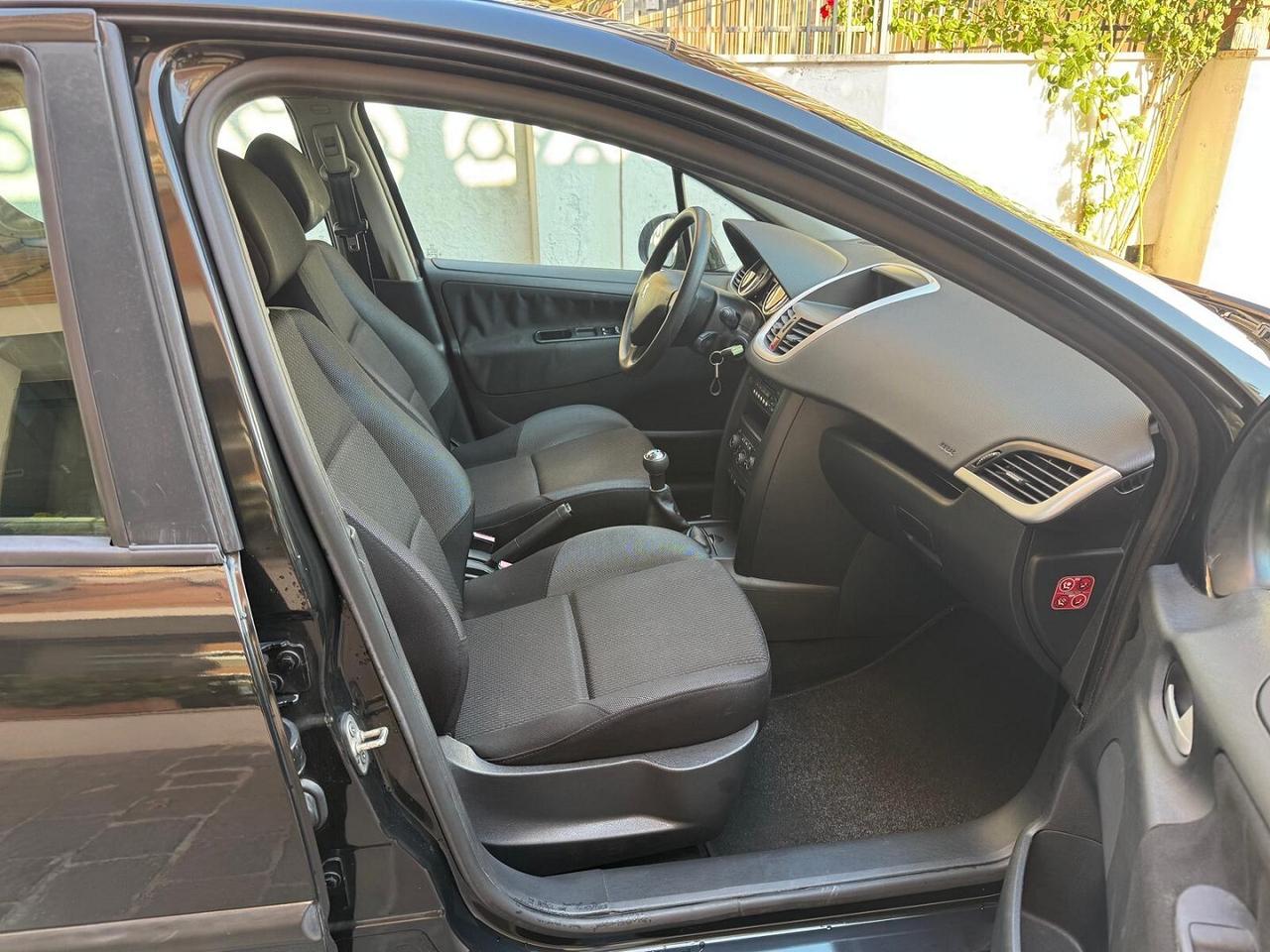 PEUGEOT 207 1.4 HDi 70cv 5 porte Energie Sport