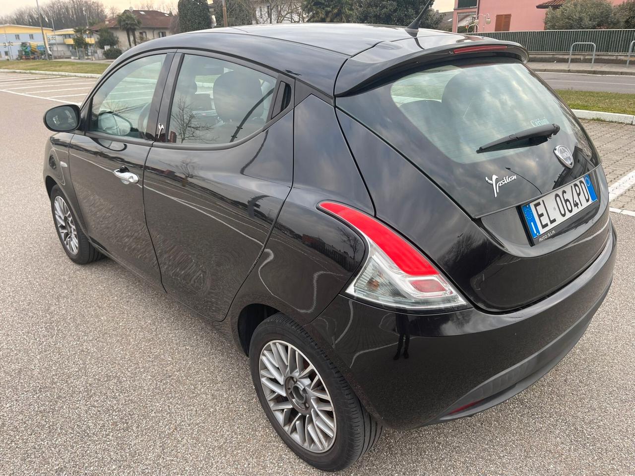 Lancia Ypsilon 1.2 69 CV 5 porte S&S Platinum