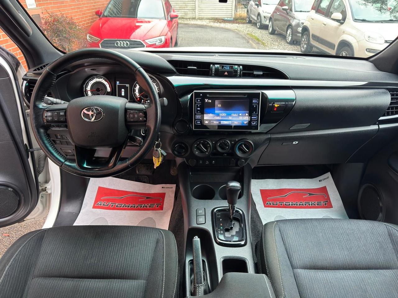 Toyota Hilux 2.4 D-4D A/T 4WD 4 porte Double Cab lounge