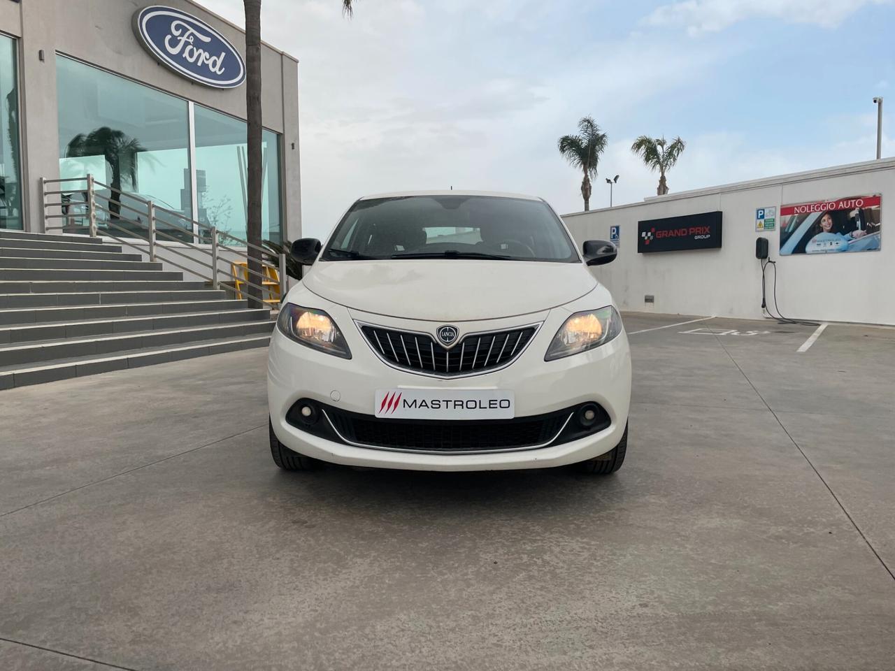 Lancia Ypsilon 1.0 FireFly 5 porte S&S Hybrid Silver