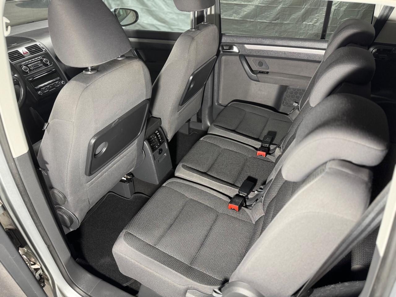 Volkswagen Touran 1.6 TDI 7 POSTI NEOPATENTATI