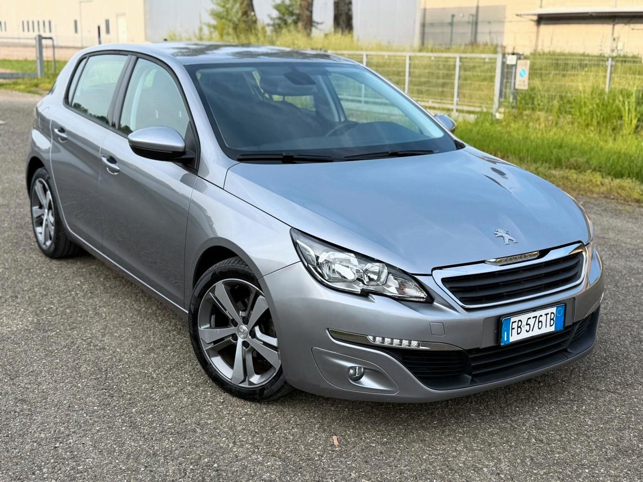 Peugeot 308 Berlina HDi 100 CV EURO 6B