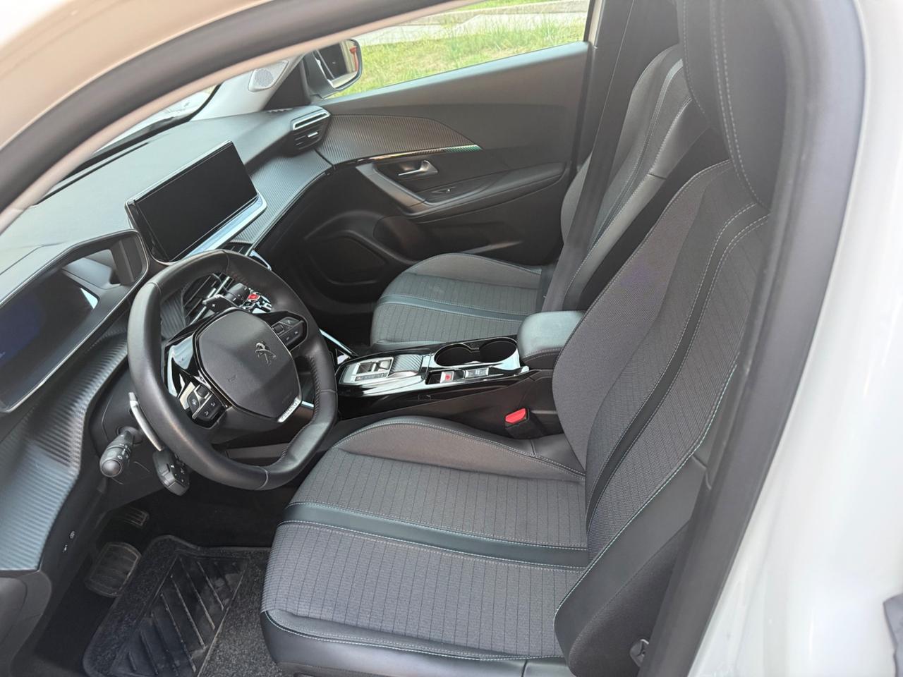 Peugeot 2008 BlueHDi cambio automatico permute e finanziamenti
