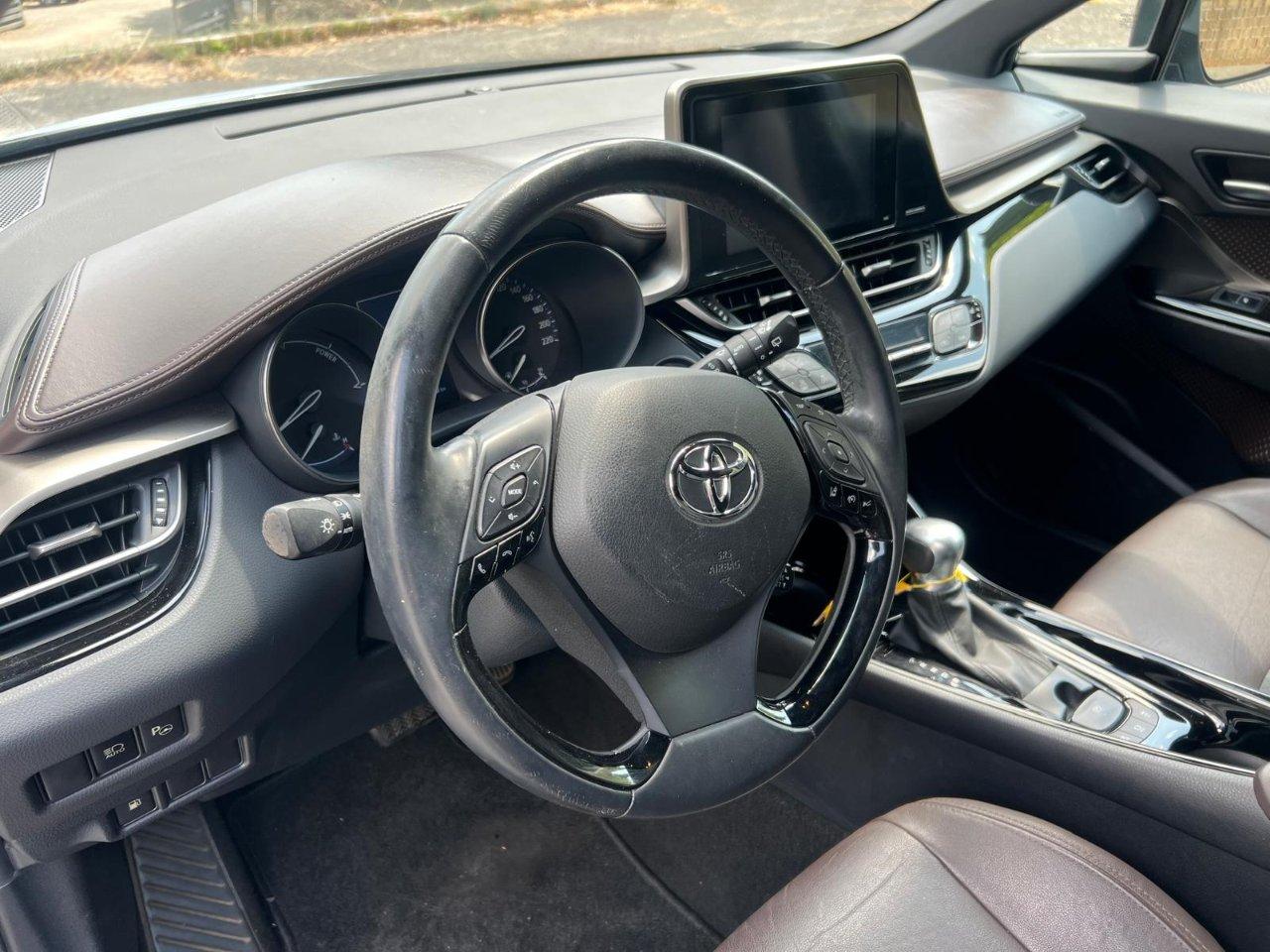 Toyota C-HR 5 Porte C-HR 1.8h Lounge 2wd e-cvt my18