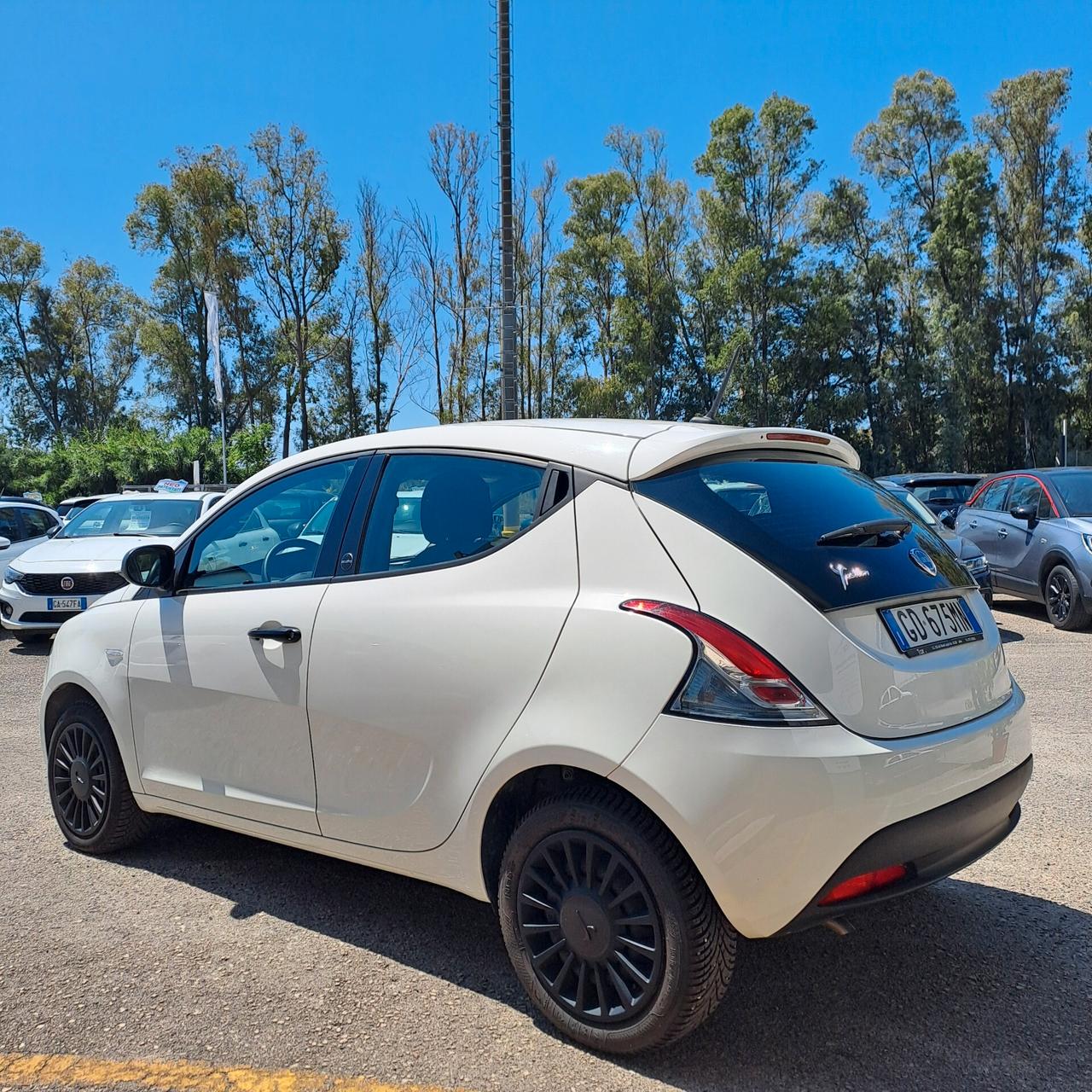 Lancia Ypsilon 1.0 Bz 70 Cv Hybrid Silver