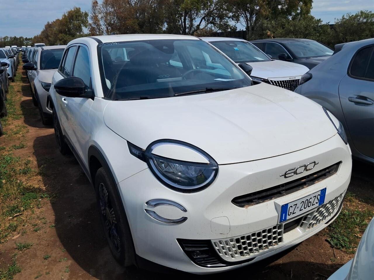 FIAT 600 1.2 HYBRID 145CV DCT MHEV POP ( FARI LED - COCKPIT - CRUISE - MIRROR - SENSORI POST. - CERCHI 17 )