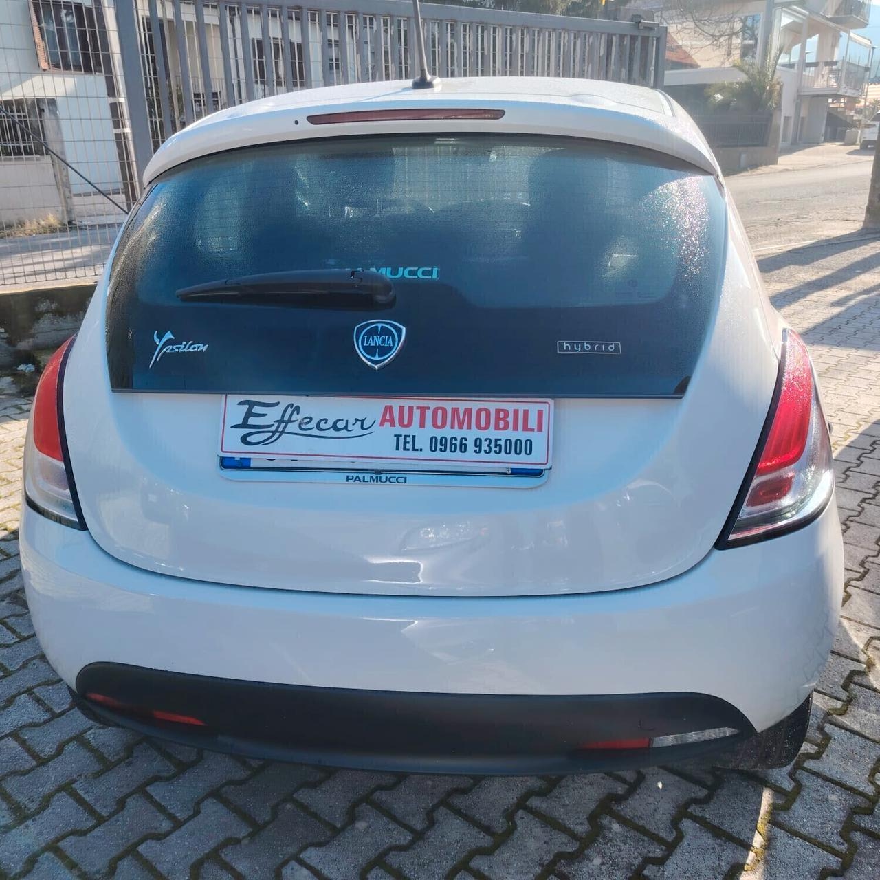 Lancia Ypsilon 1.0 FireFly 5 porte S&S Hybrid Ecochic Silver