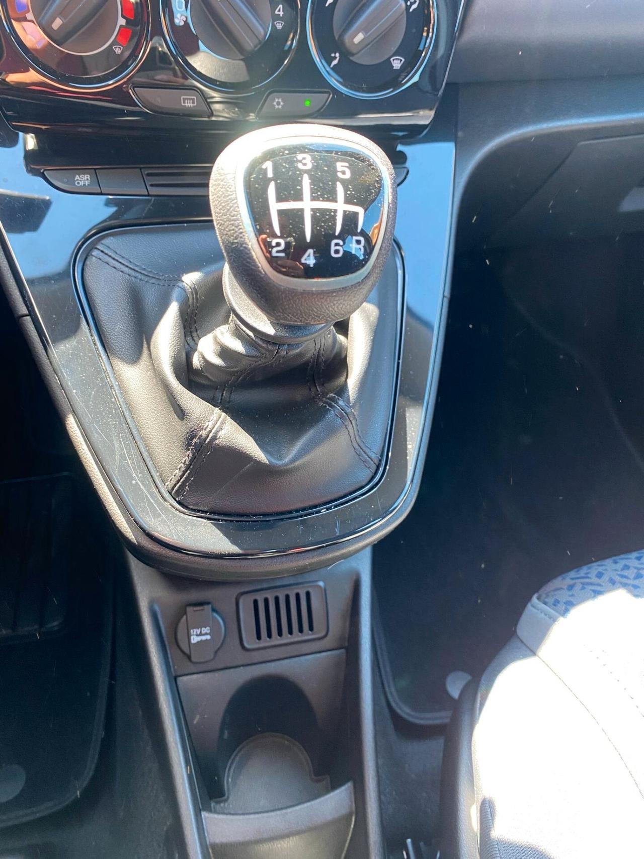 Lancia Ypsilon 1.0 Hybrid Ok Neop.