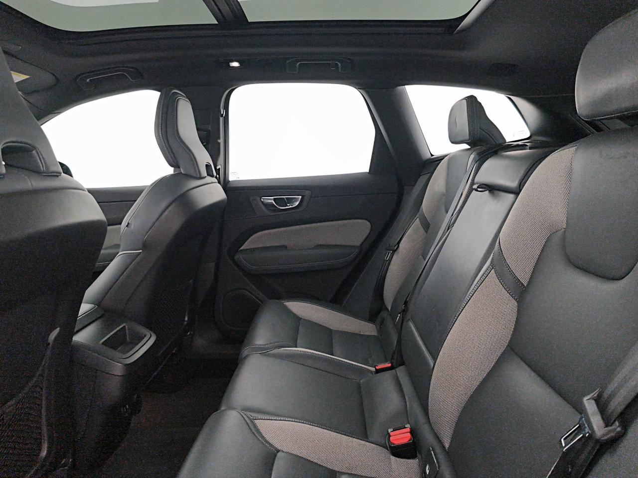 Volvo XC60 2.0 b4 Plus Dark awd