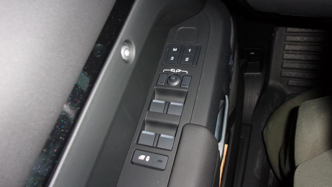 Land Rover Defender 110 3.0D I6 250 CV AWD Auto X-Dynamic SE