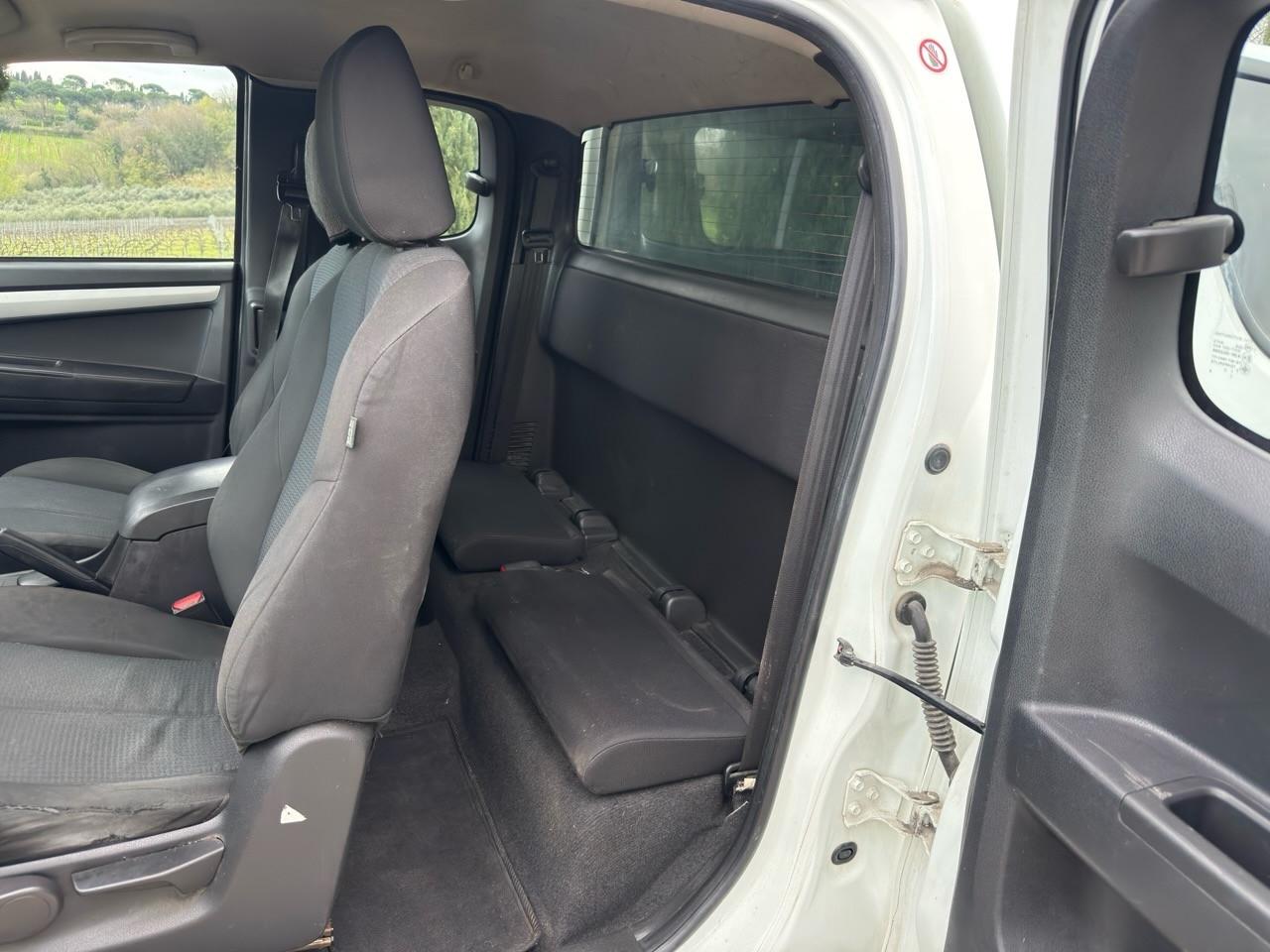 Isuzu D-Max 2.5 Crew Cab Solar Special 4WD