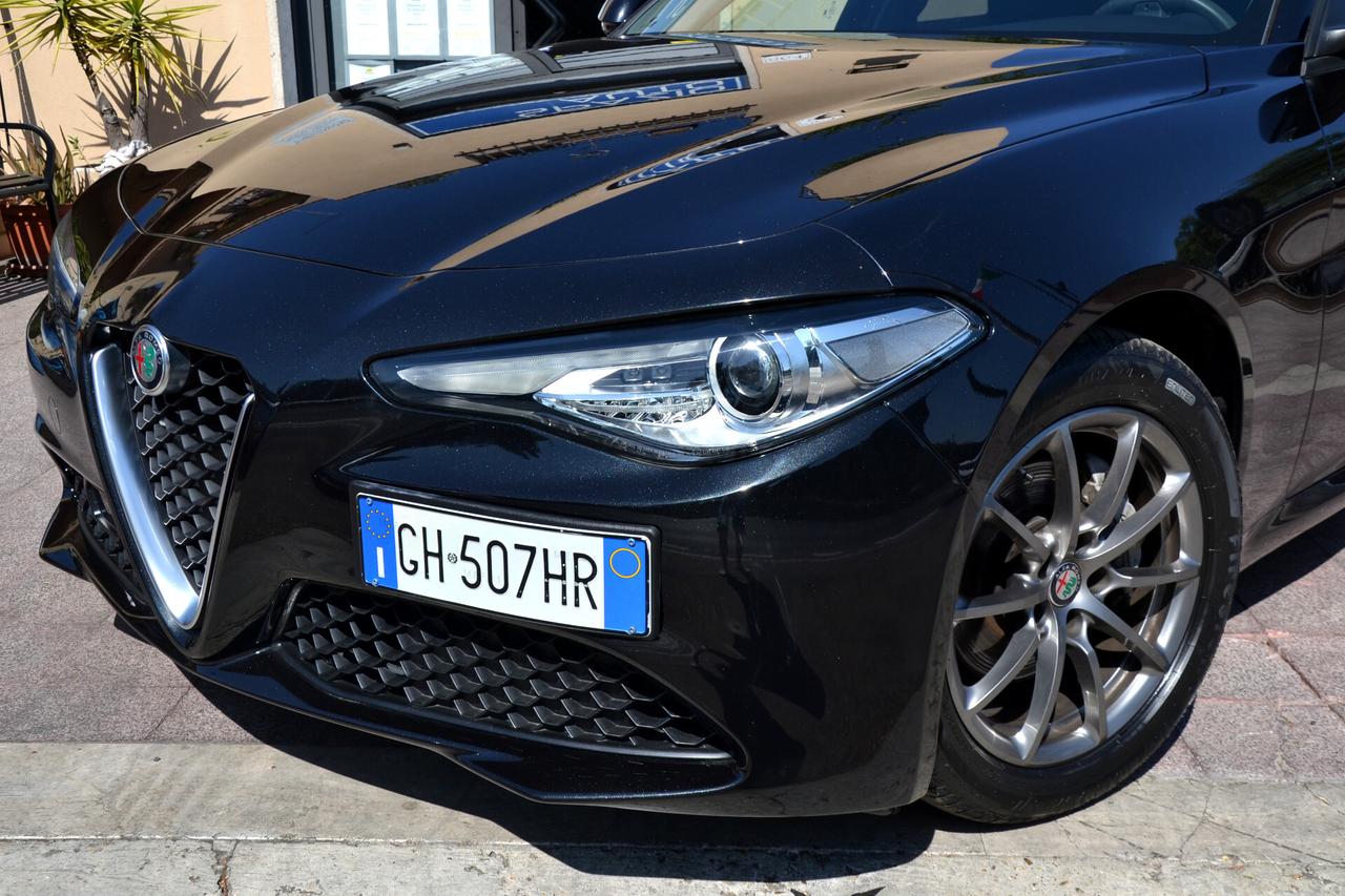 Alfa Romeo Giulia 2.0 TURBO 200CV AT8! Prezzo vero senza vincoli Unipro, fatturabile e italiana Garanzia 12 mesi inclusa!