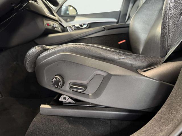 VOLVO XC90 B5 (d) AWD Geartronic 7 posti Momentum Pro