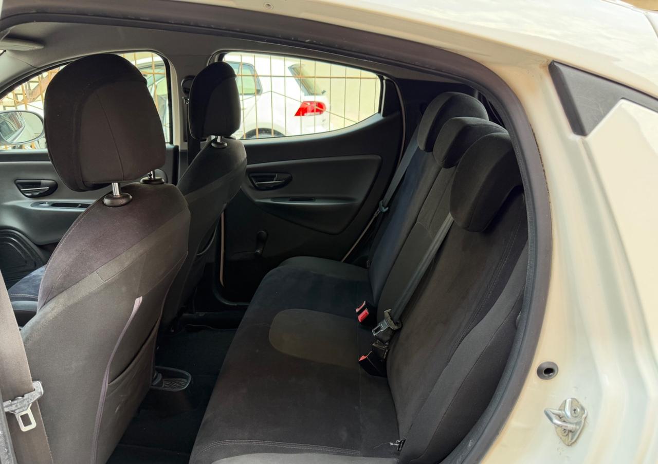 Lancia Ypsilon 1.2 69 CV Ok Neopatentati