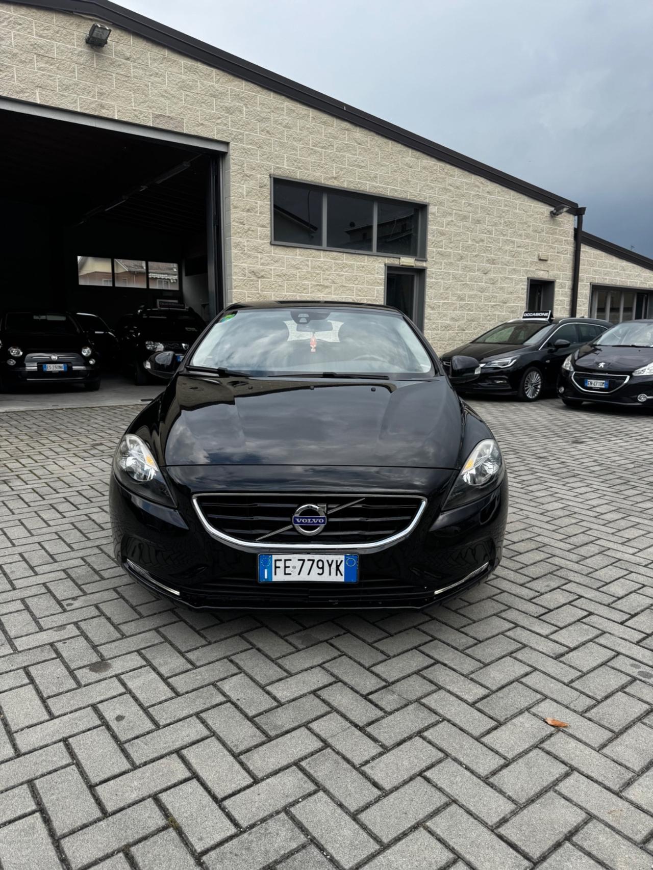 Volvo V40 D2 R-design Momentum