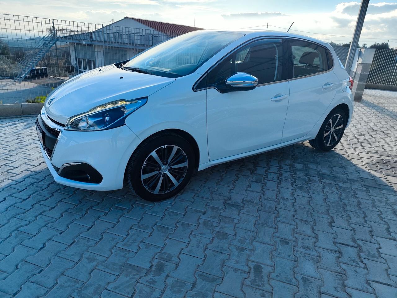 Peugeot 208 BlueHDi 75 5 porte Allure