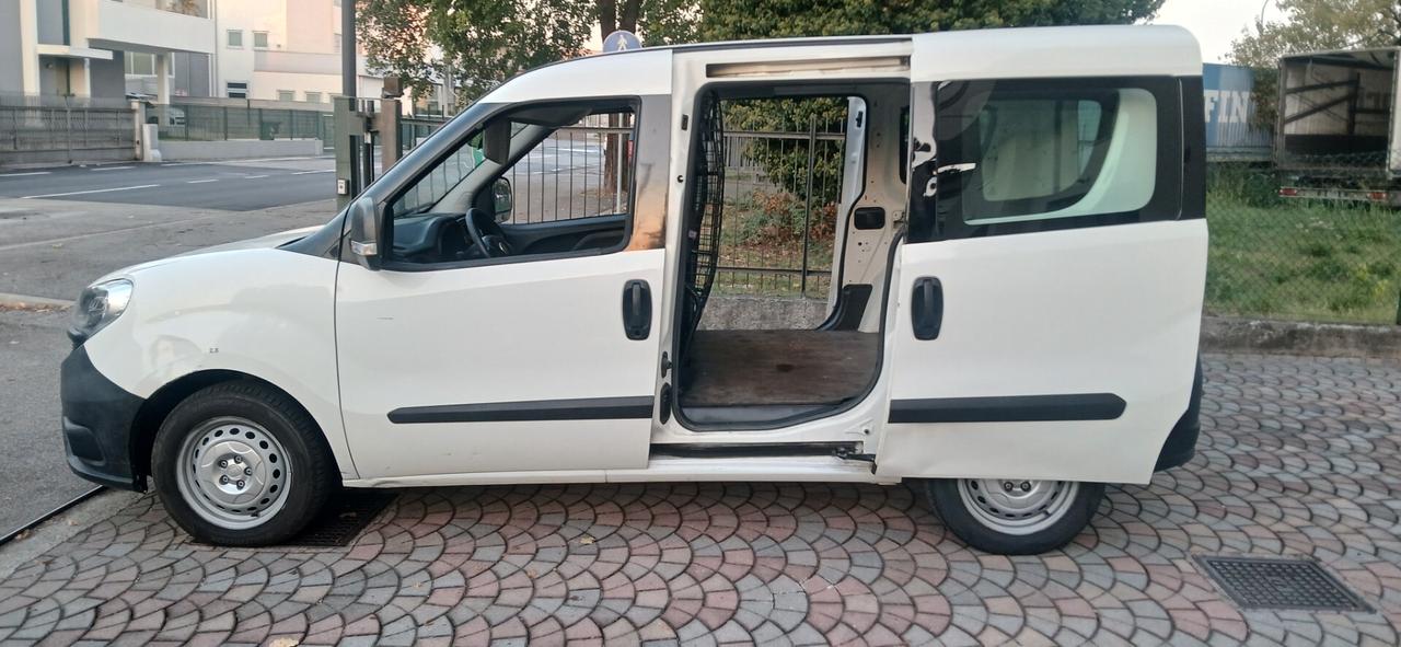 Fiat Doblò 1.3 mj 2 posti autocarro vetrato