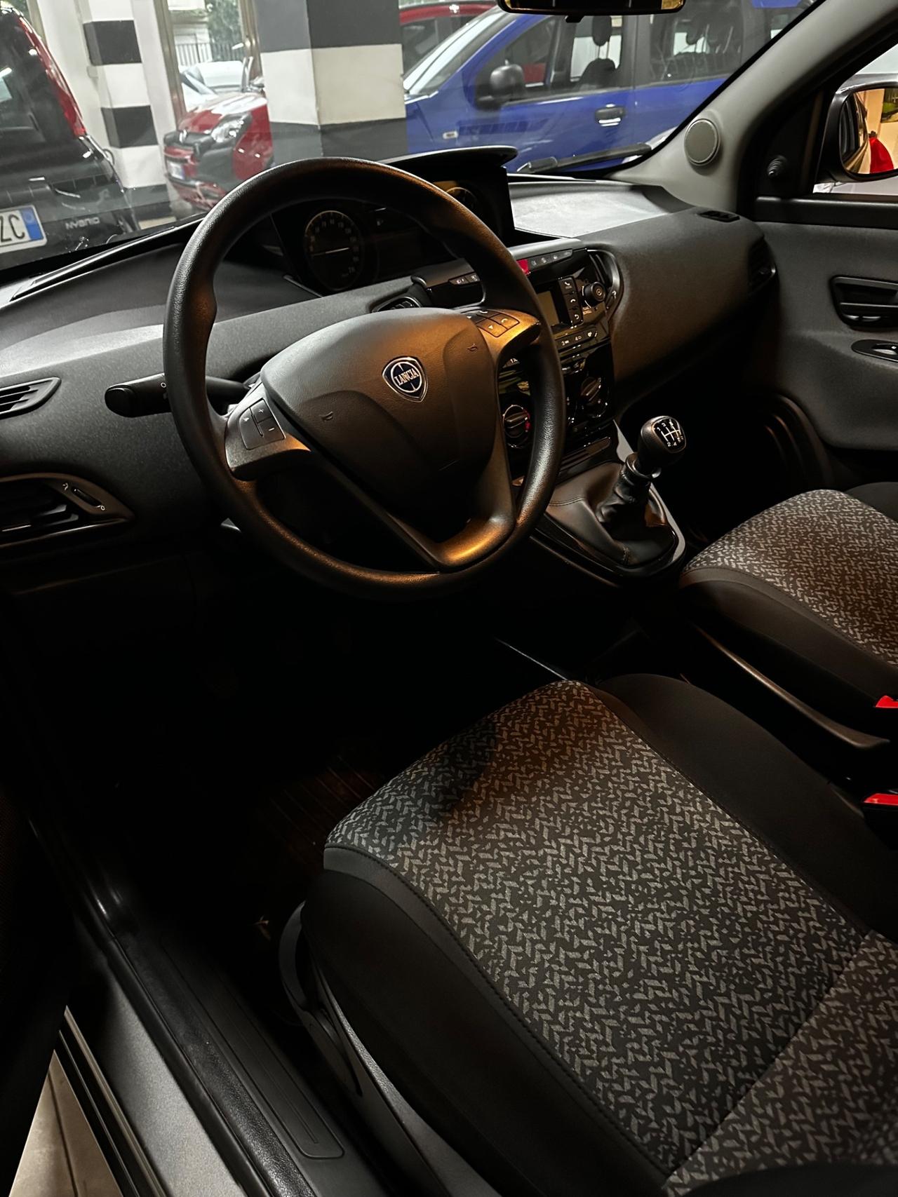 Lancia Ypsilon 1.0 FireFly 5 porte S&S Hybrid Ecochic Gold