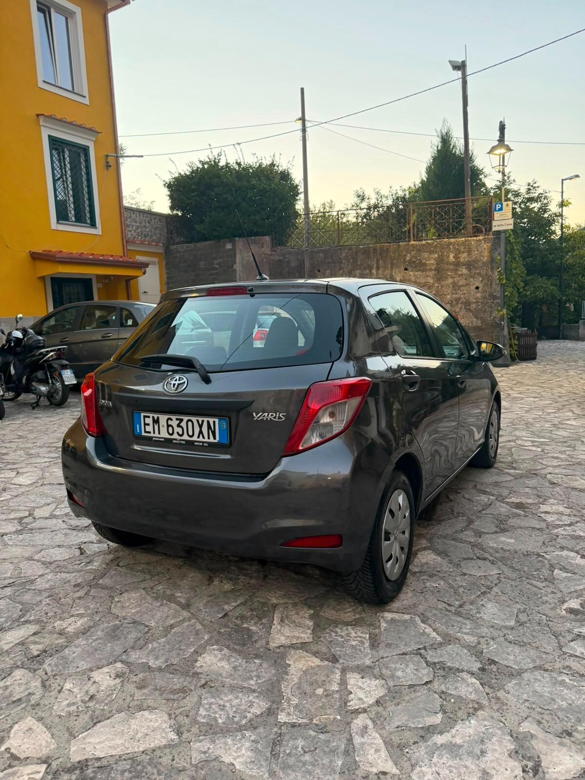 Toyota Yaris 1.0 5 porte Active