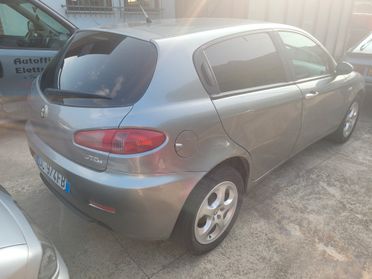 Alfa Romeo 147 1.9 JTD (120) 3 porte Distinctive