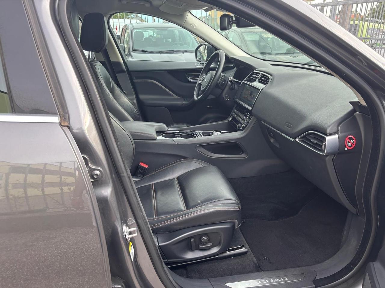 Jaguar F-Pace 2.0 D 180 CV Pure