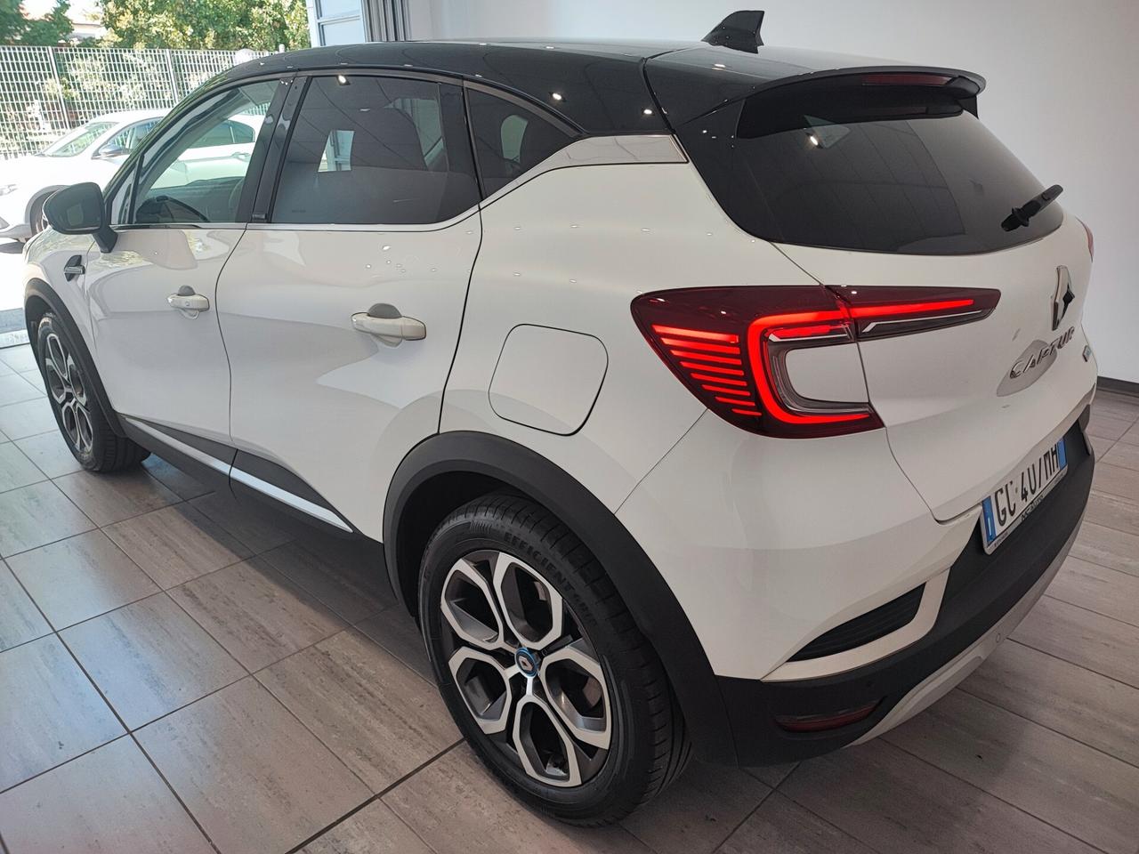 Renault Captur Plug-in Hybrid E-Tech 1 Initiale Paris