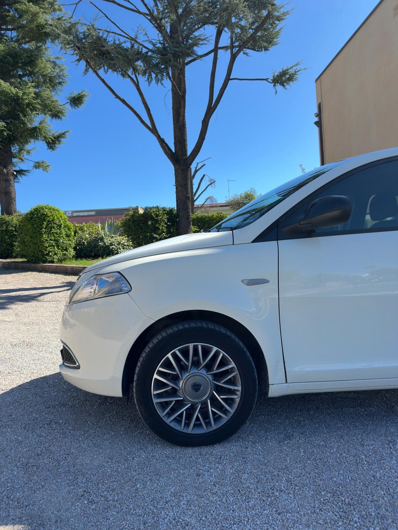 Lancia Ypsilon 0.9 TwinAir 85 CV 5 porte S&S DFN Platinum