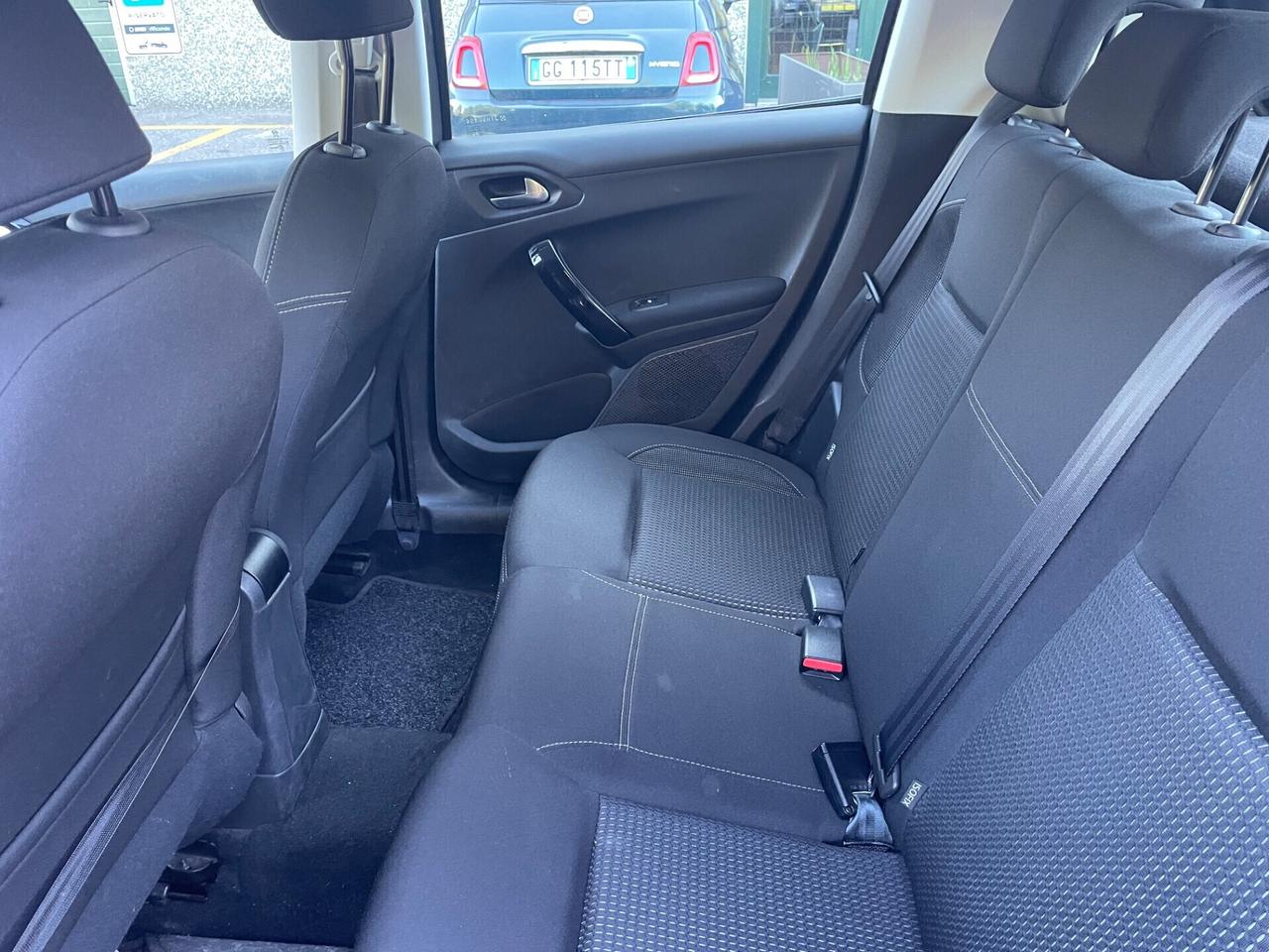 Peugeot 208 PureTech 82 5 porte Allure*solo 40000km*NAVI*NEOPATENTATI