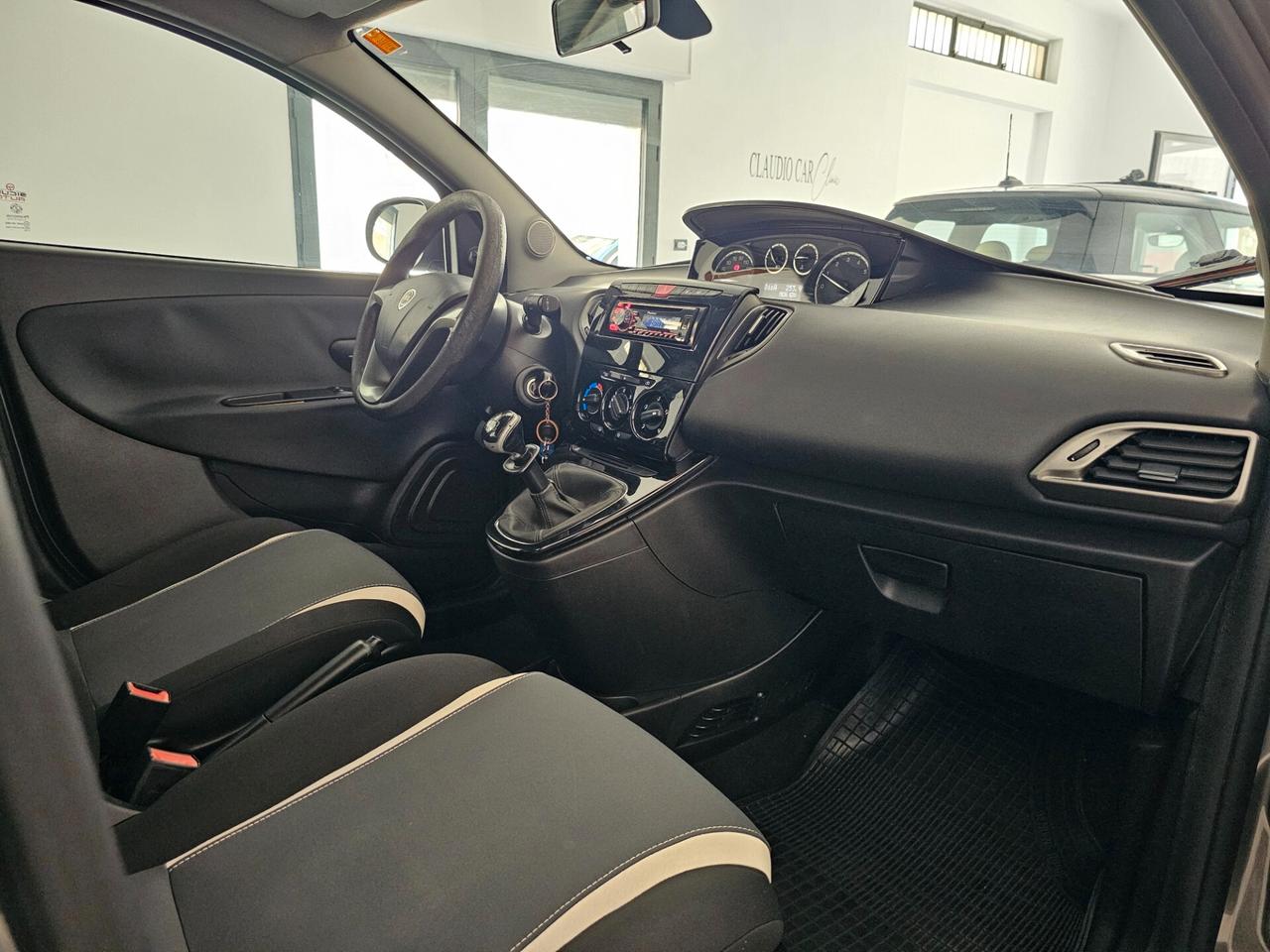 Lancia Ypsilon 1.2 69 CV 5 porte GPL Ecochic Elefantino