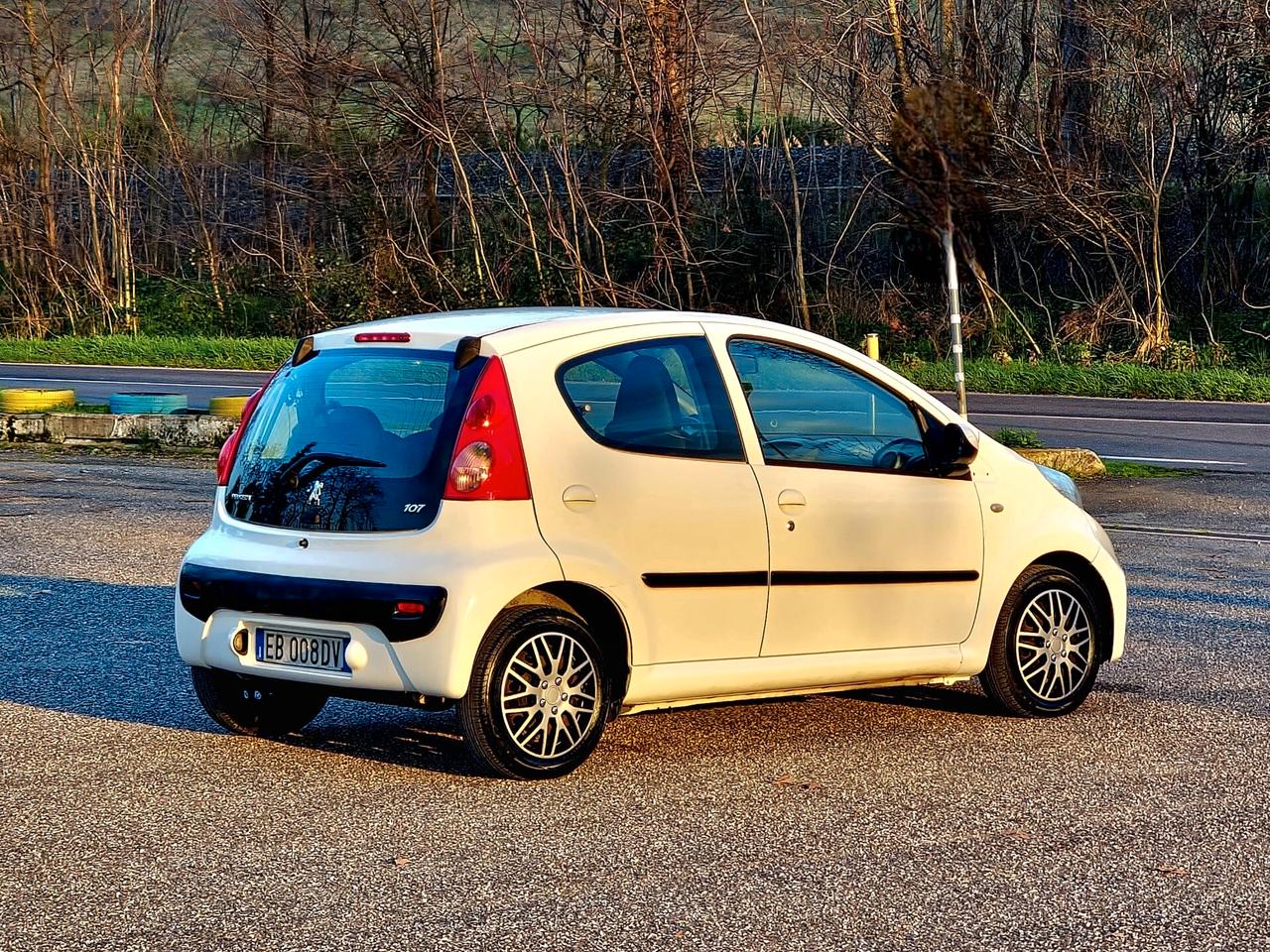 Peugeot 107 1.0 68CV 5p. Sweet Years 2Tronic 2010-E4 Automatico NEO