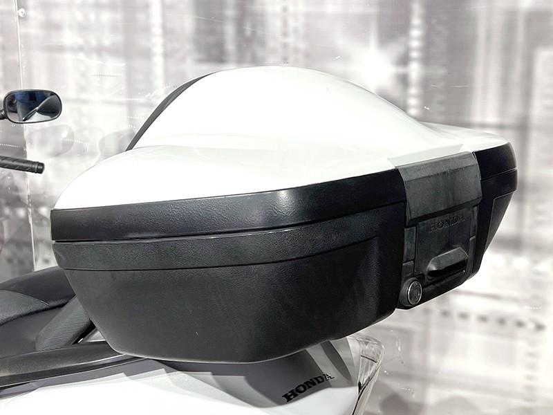 Honda SW-T 400 con bauletto