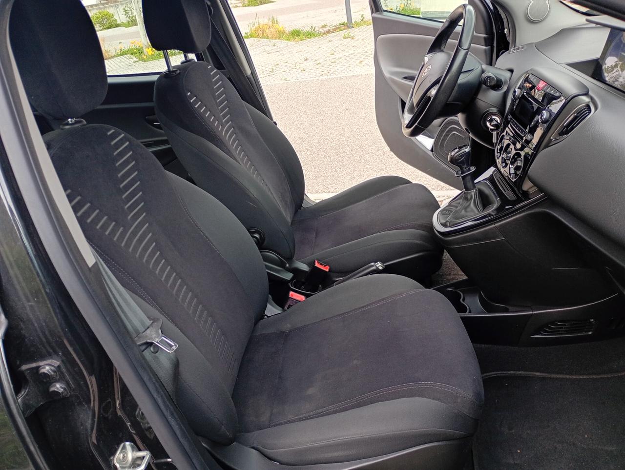 Lancia Ypsilon 1.2 69 CV 5 porte S&S Gold