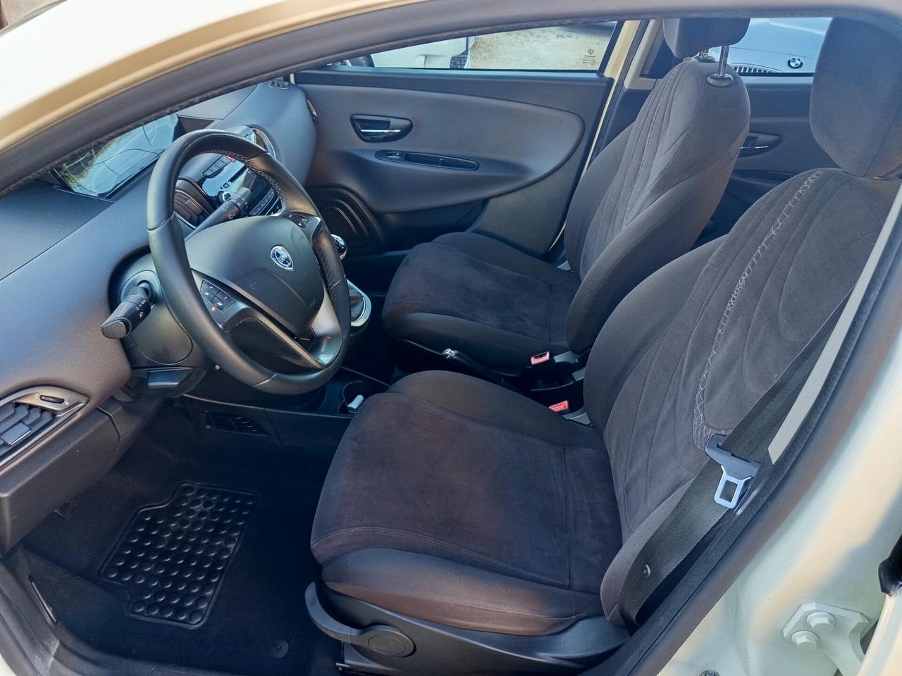 Lancia Ypsilon 1.2 69 CV 5 porte