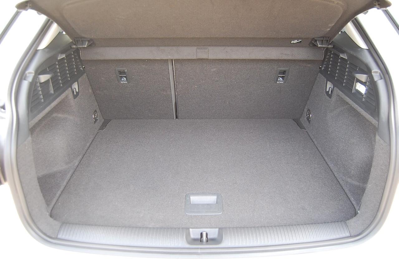 Audi Q2 35 TDI S tronic Identity Black