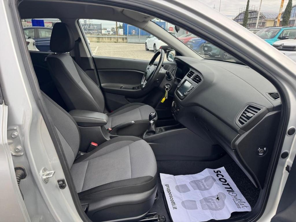HYUNDAI i20 II 2018 - i20 5p 1.2 mpi Connectline 75cv