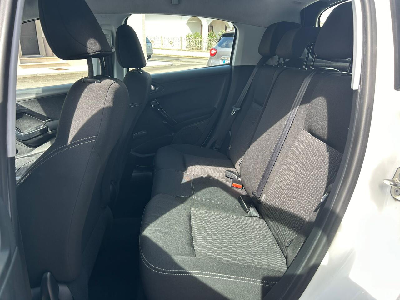 Peugeot 208 1.6 HDI 75Cv 5P ALLURE-2016