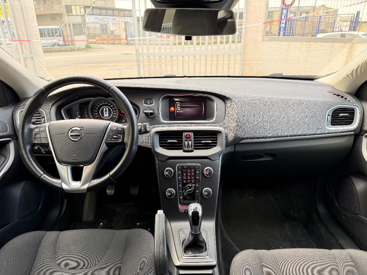 VOLVO - V40 - D2 Business