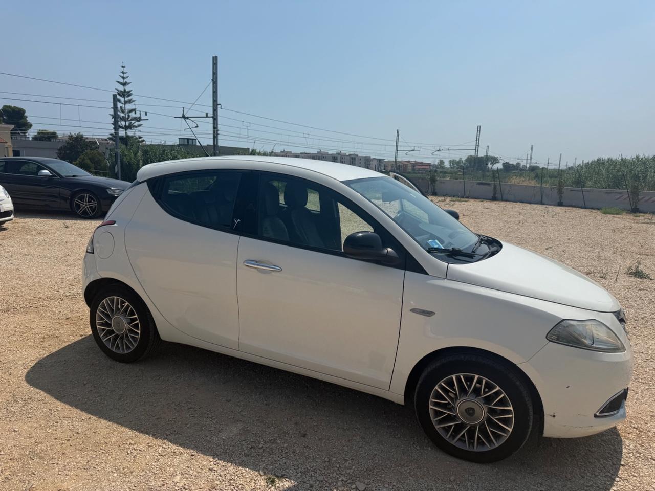 Lancia Ypsilon 1.3 MJT 95 CV 3.990€ PERMUTE