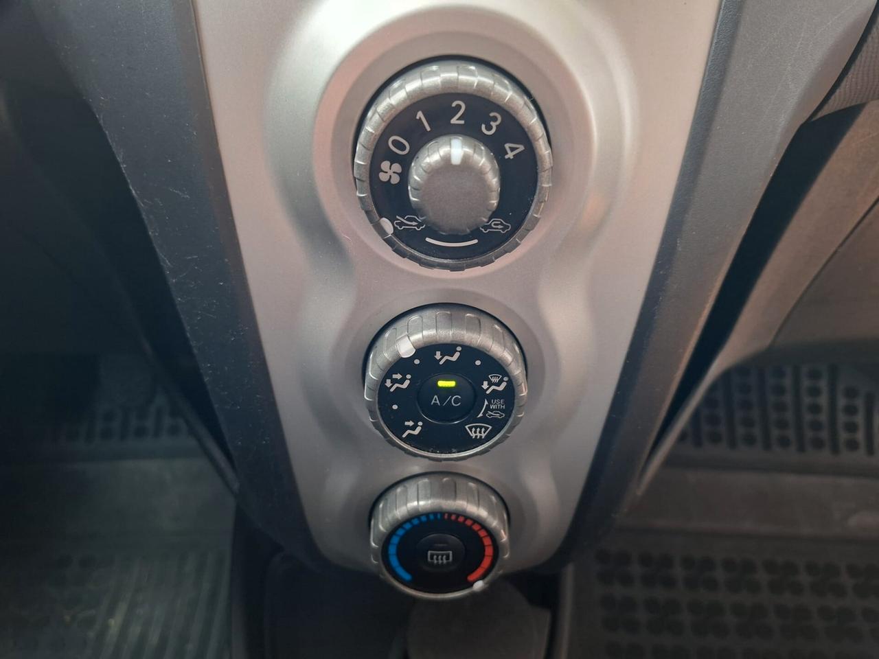 Toyota Yaris 5p 1.0 Sol, navi, telecamera, bluetooth.