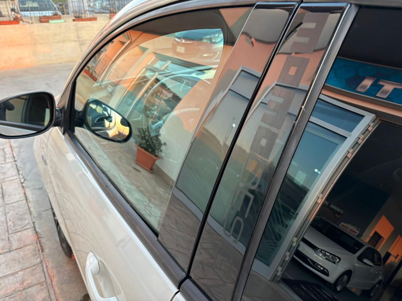 Lancia Ypsilon 1.2 69 CV 5 porte GPL Ecochic S Momodesign