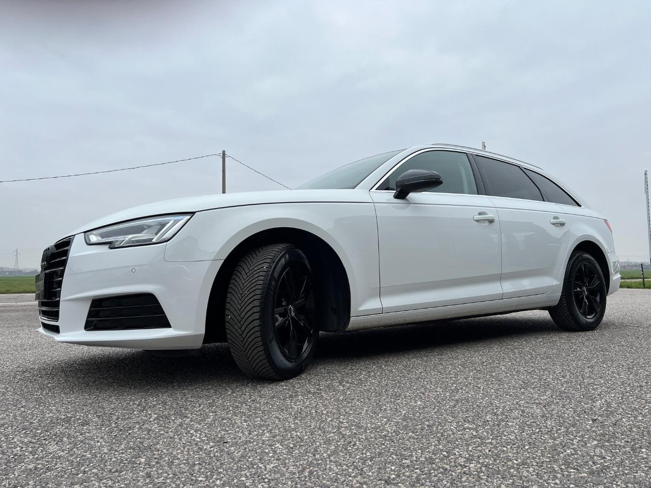 AUDI A4 Avant 30 TDI S tronic Business