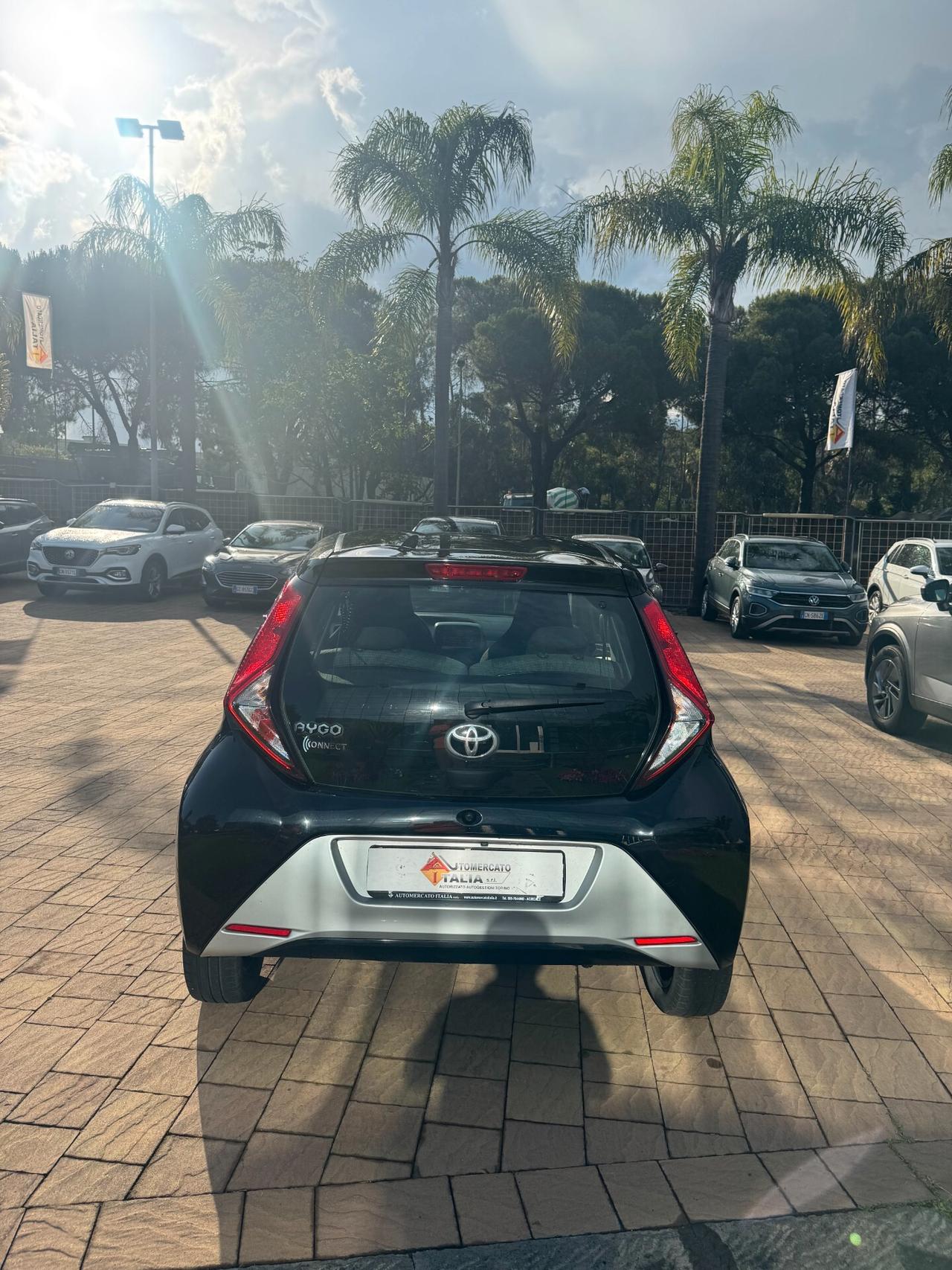 Toyota Aygo Connect 1.0 VVT-i 72 CV 5 porte x-clusiv