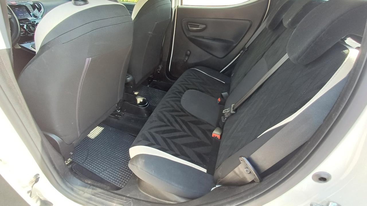 Lancia Ypsilon 1.2 69 CV 5 posti Silver Unica Proprietaria