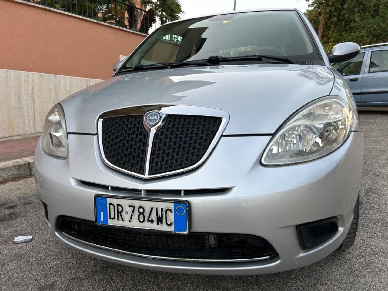 Lancia Ypsilon 1.3 MJT 75 CV Platino