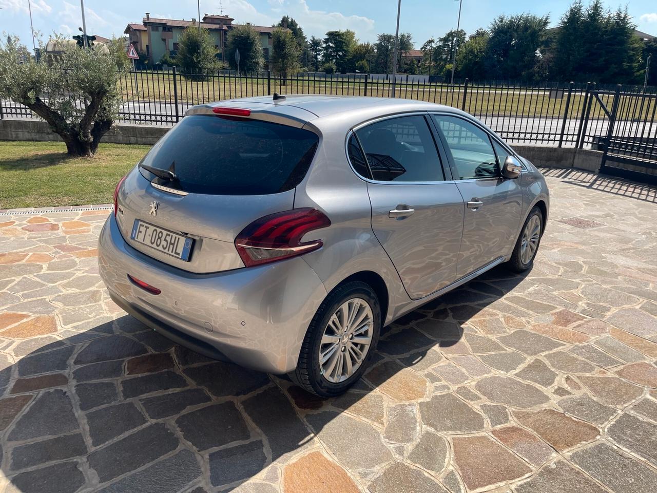 Peugeot 208 PureTech Turbo 110 EAT6 S&S 5 porte Allure