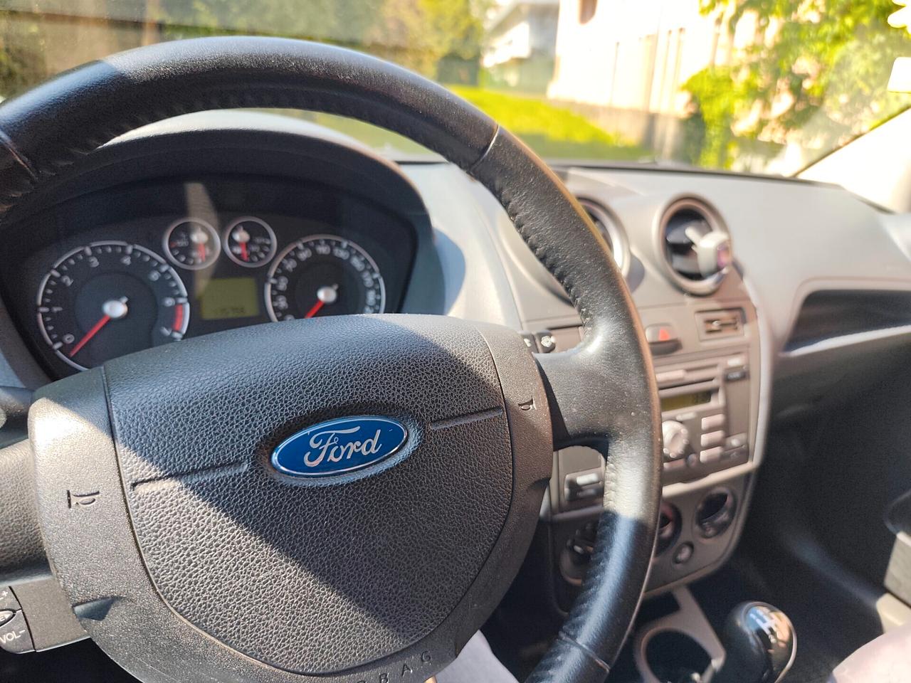 Ford Fiesta 1.2 Benz 5 porte lavori certificati